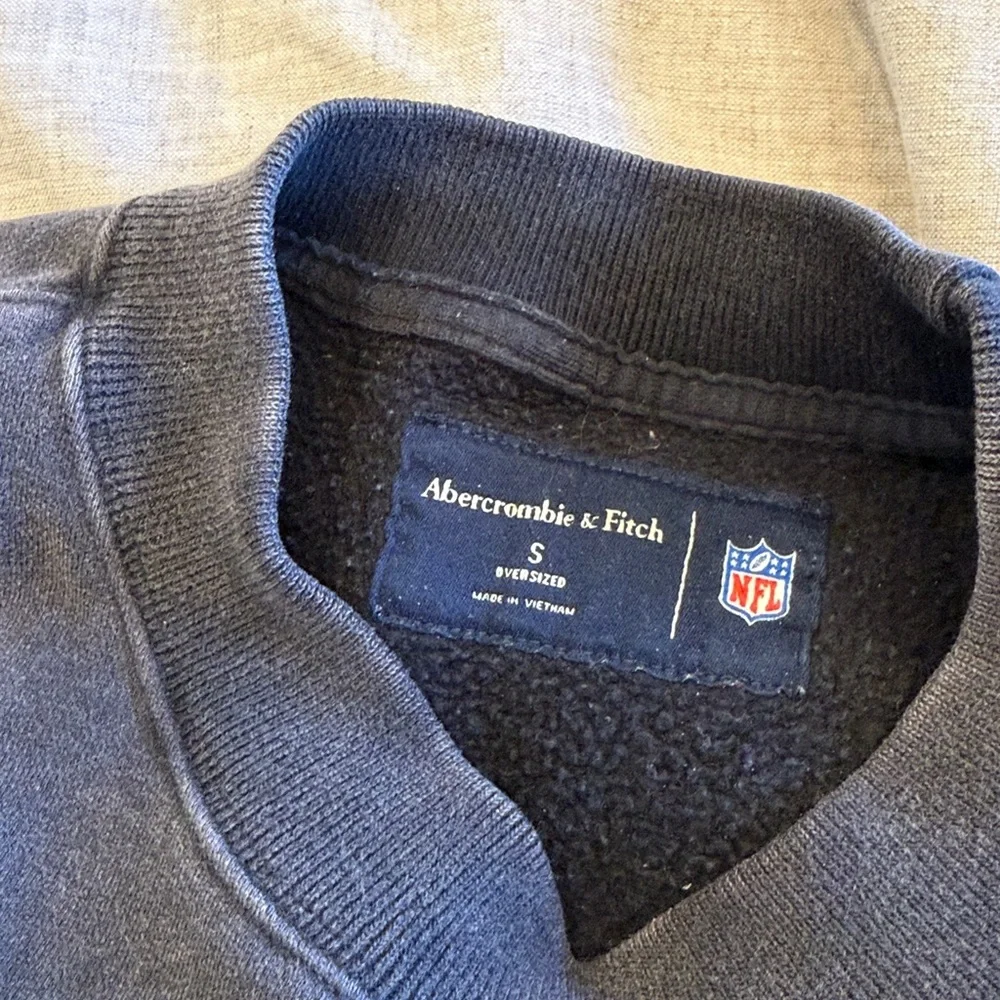 Kansas City Chiefs Sweatshirt - Picture 4 of 6